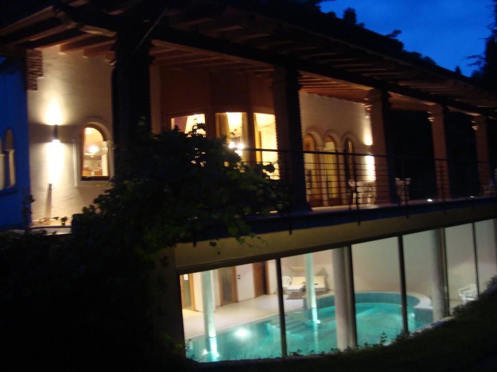 Villa D'Epoca Sul Lago Di Garda Con Piscina Interna E Parco Con Laghetto